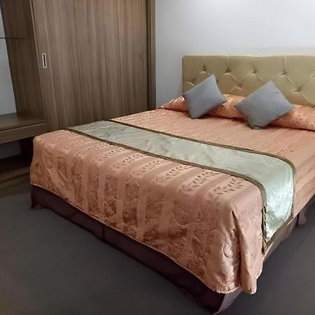 Score Birds Hotel Анхелес Экстерьер фото