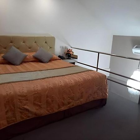 Score Birds Hotel Анхелес Экстерьер фото