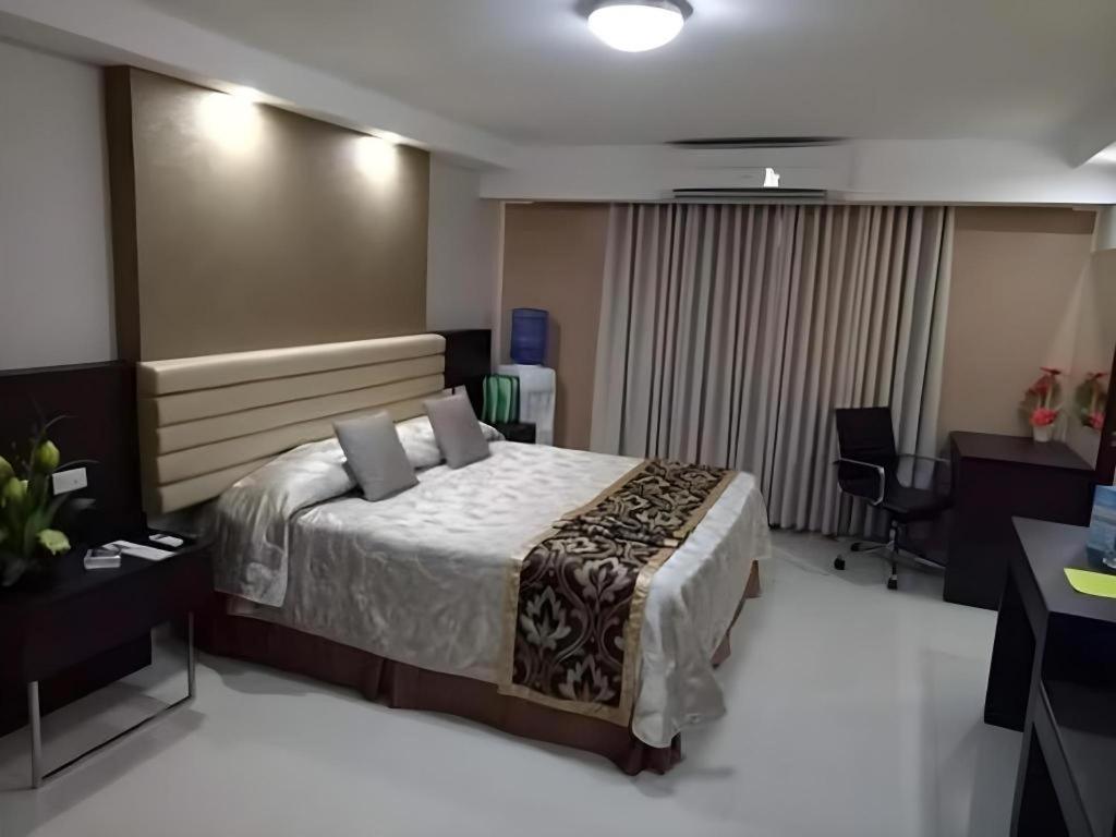 Score Birds Hotel Анхелес Экстерьер фото